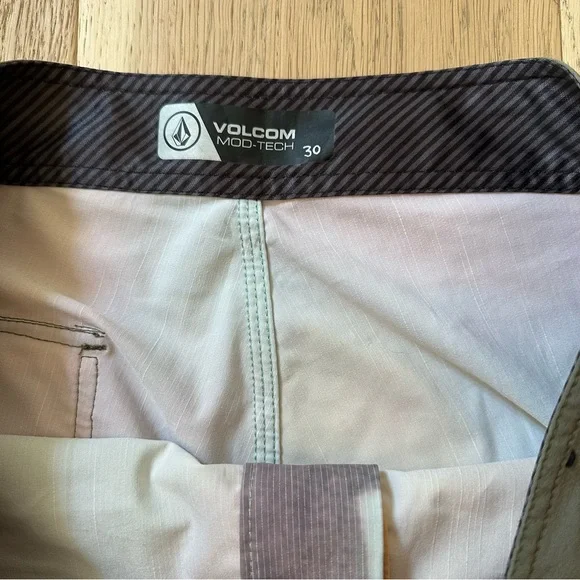 Volcom Mod Tech Board Shorts - Picture 4 of 7